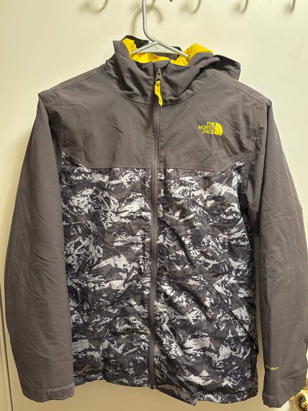 The North Face Gray Jacket with Yellow Accents Boys size Large